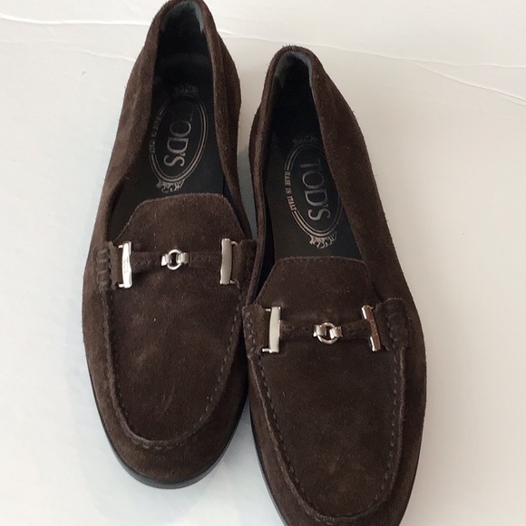 Tod’s Italian Brown Leather Loafers - Picture 2 of 4